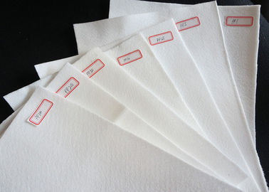 Materiale per filtri micron per applicazioni repellenti all'acqua e all'olio PE/poliester
